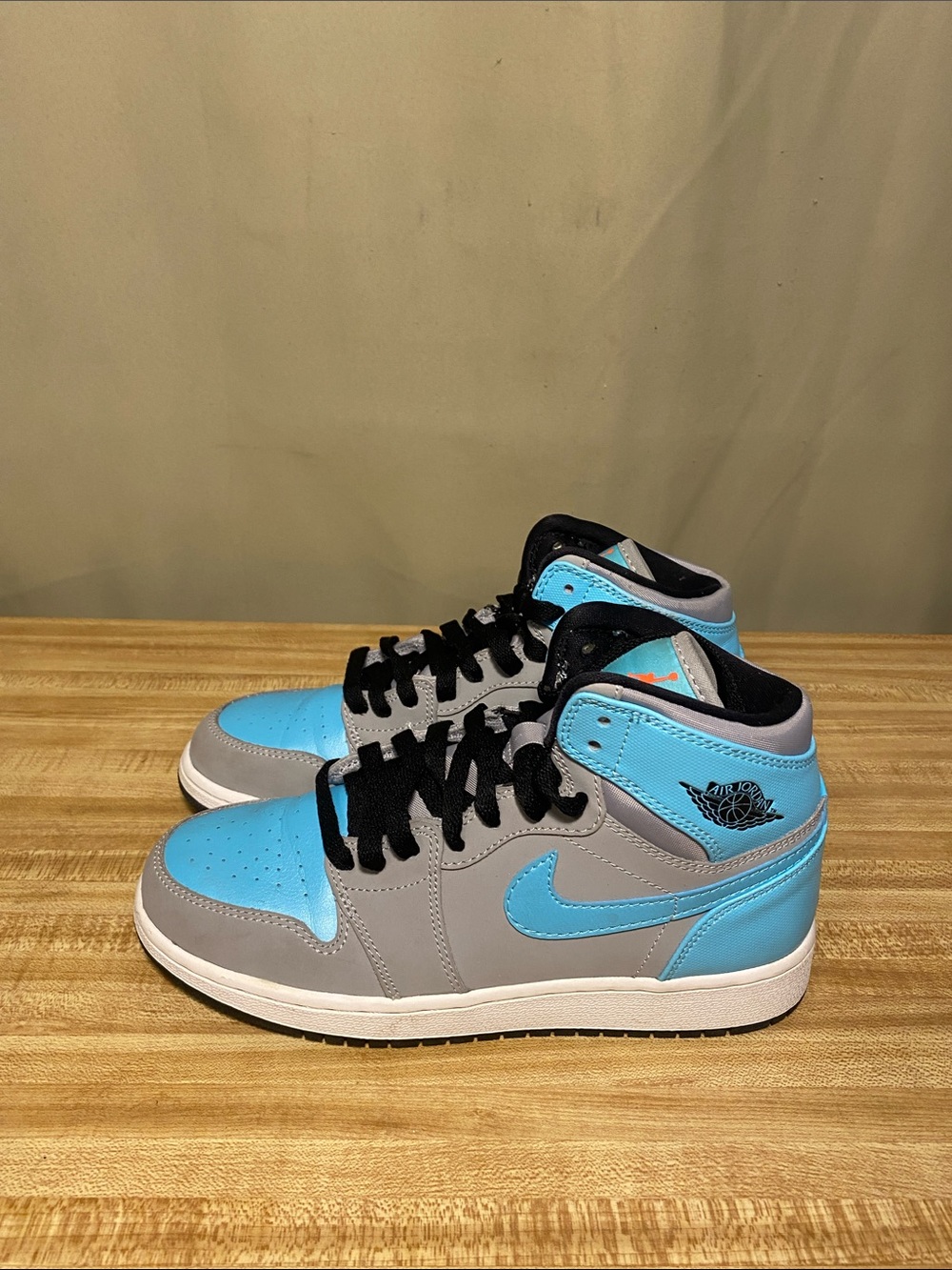 Nike Air Jordan 1 Retro Hi Tide Pool GS Sneakers size 4.5Y